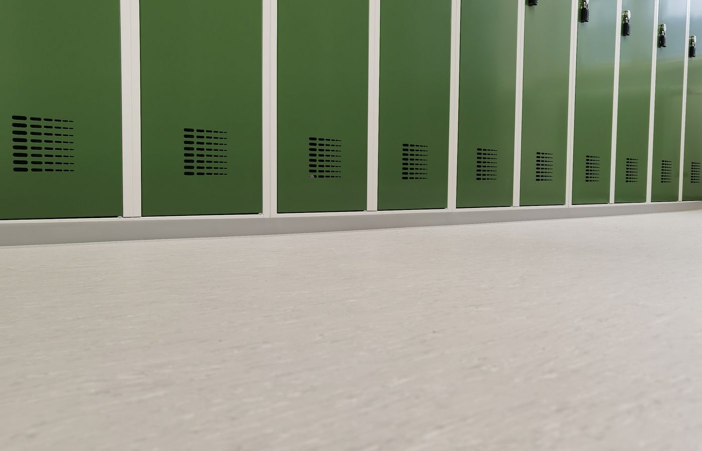 Objektbelag im Umkleidebereich einer Schule