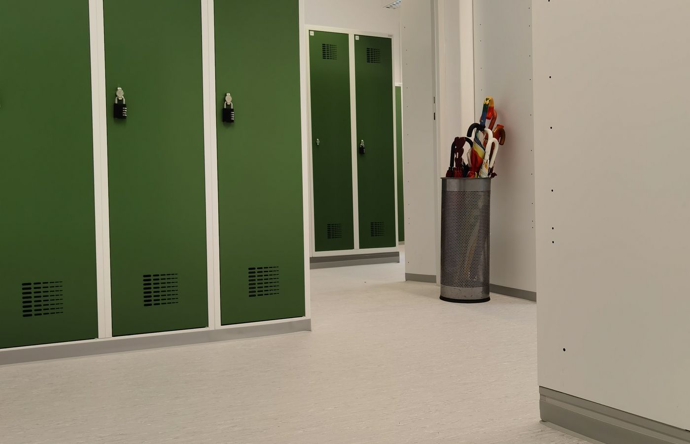 Verlegter Objektbelag zwischen Spindanlagen