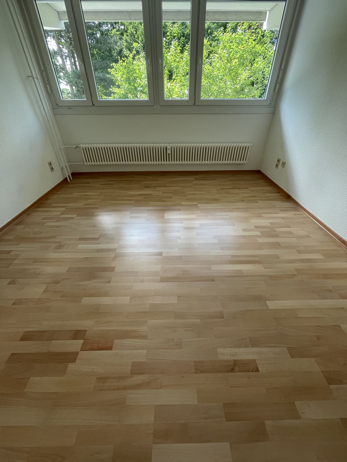 Verlegter Parkettboden in einem Wohnraum – Bodenleger München
