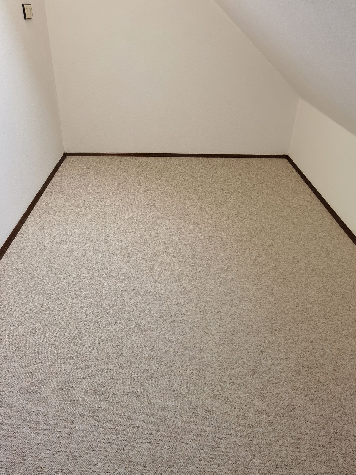 Verlegter Teppichboden in einem Wohnraum – Bodenleger München